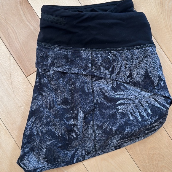 Lululemon speed up low-rise shorts - Picture 5 of 6